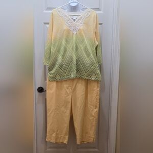 Alfred Dunner / Women's 2 Piece Outfit / Capri Pants & Shirt
